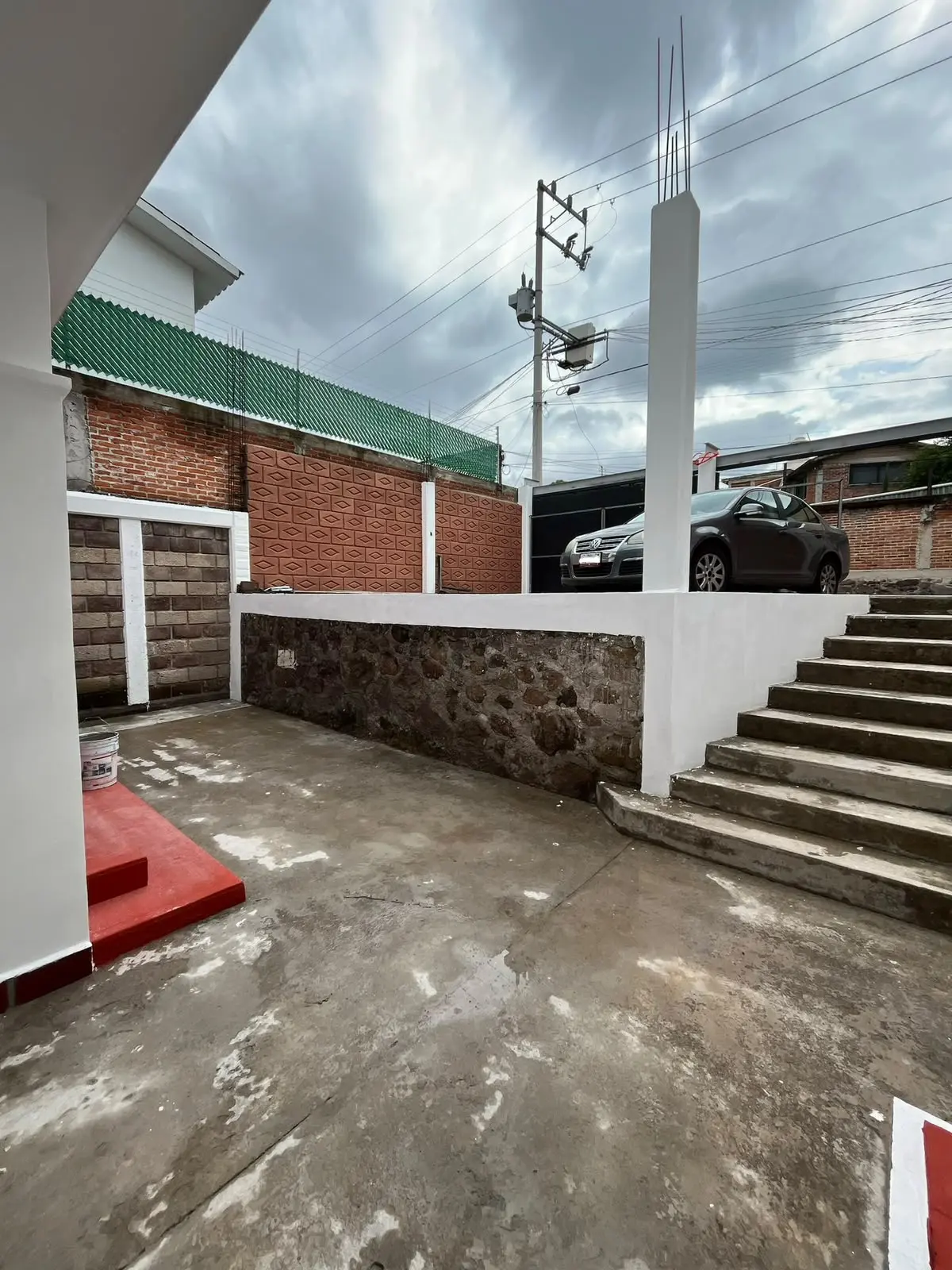Acceso vehicular y cochera