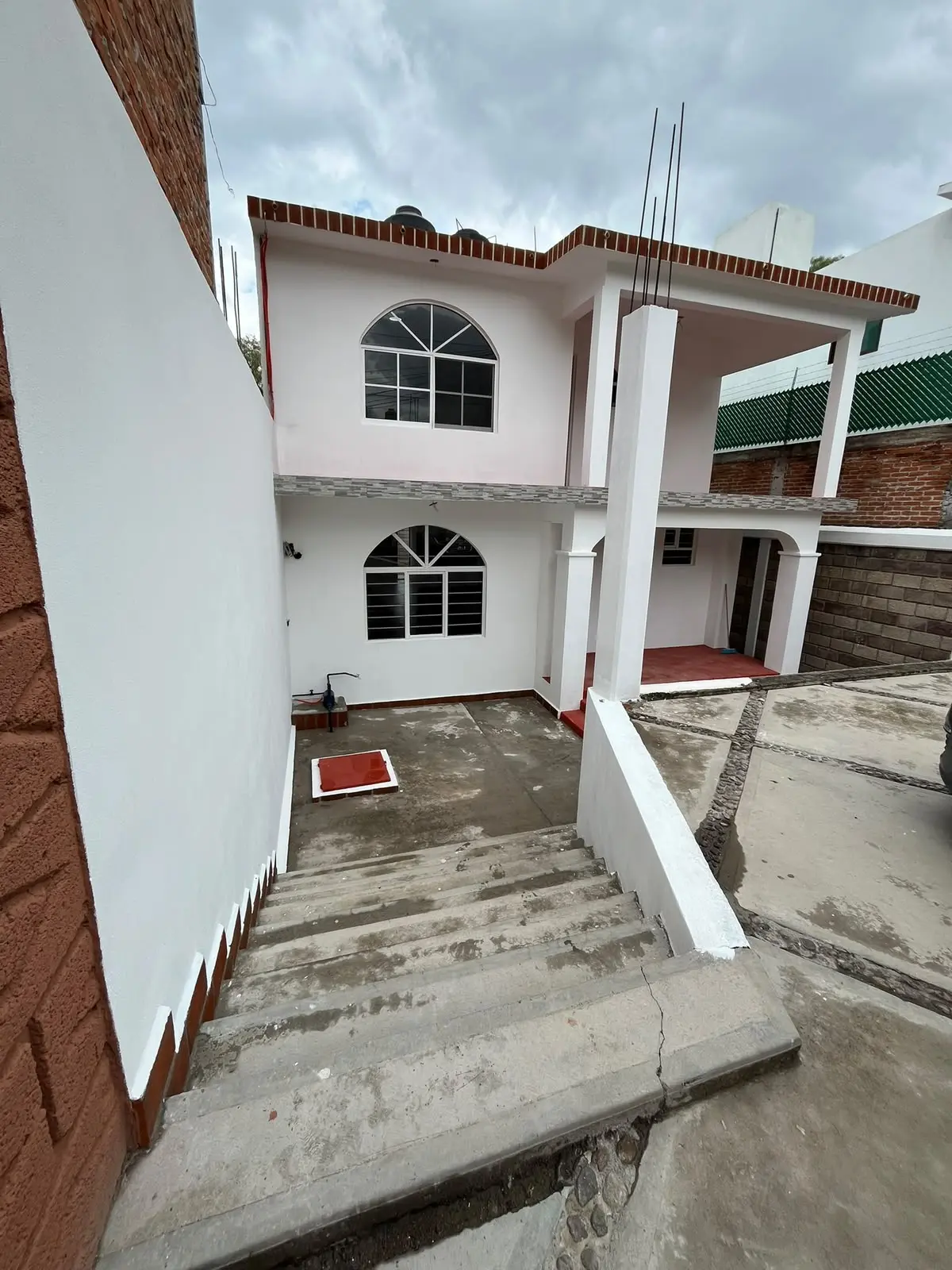 Fachada posterior de dos niveles